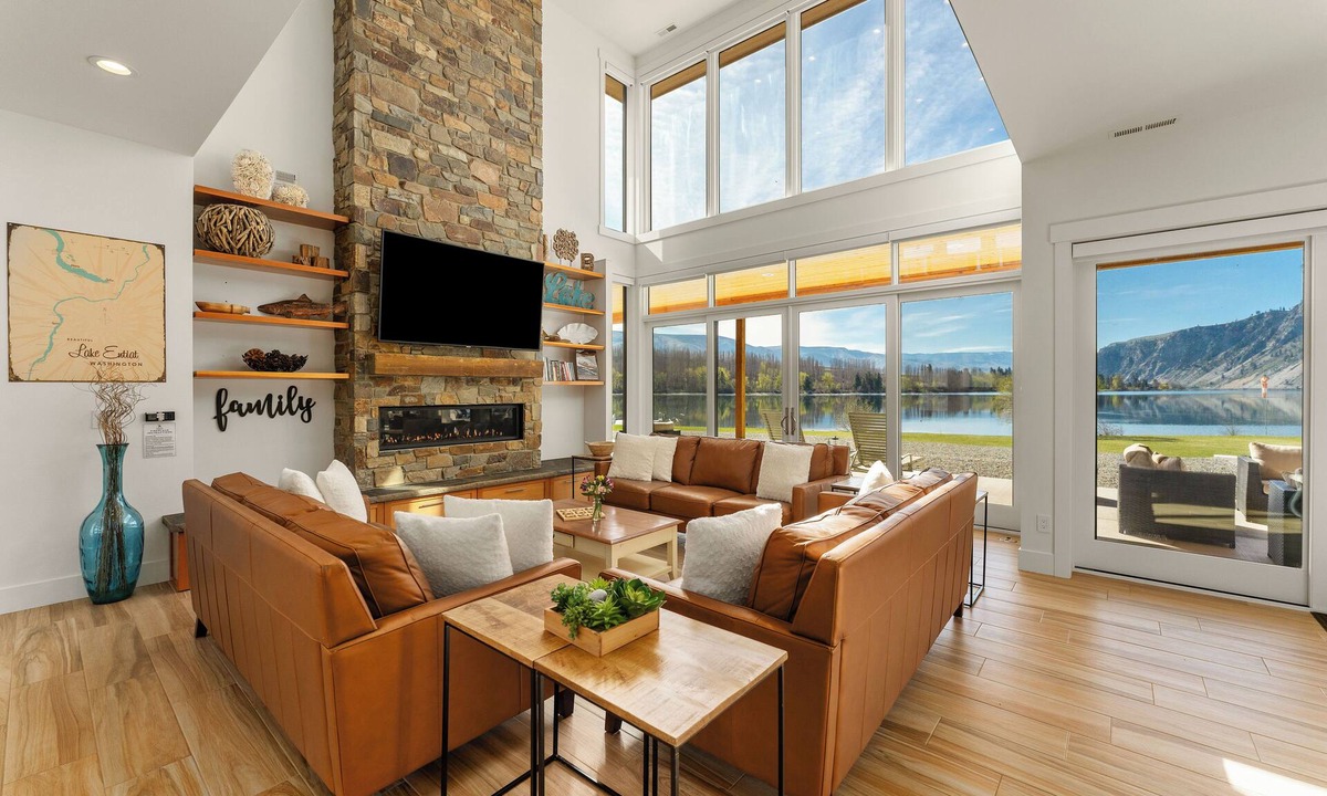 Ardenvoir House | Luxury Waterfront Home with Views, SUP, Firepit and Shared Dock!