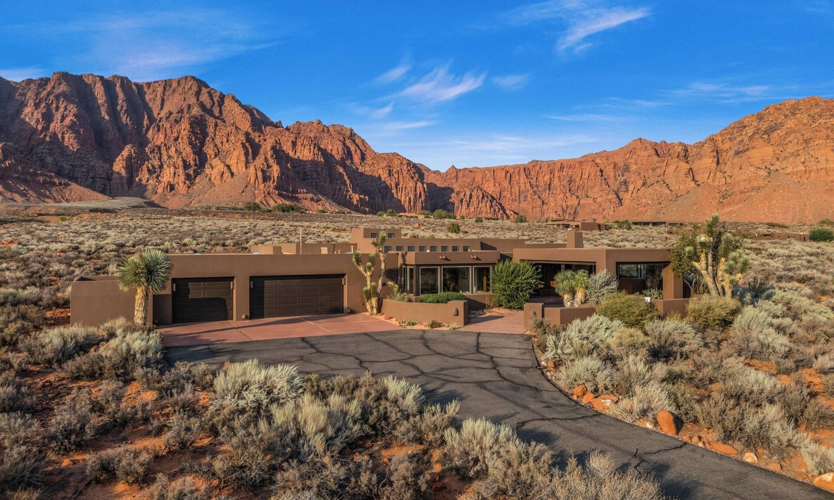 Kayenta House | Magical Home in Kayenta Surrounded by Red Rocks, Zion
