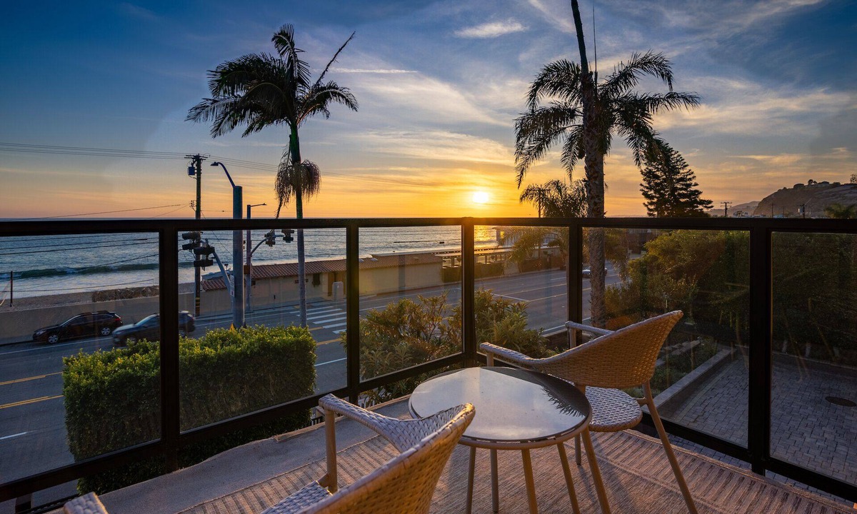 Eastern Malibu House | Malibu Ocean View Contemporary House with Pool