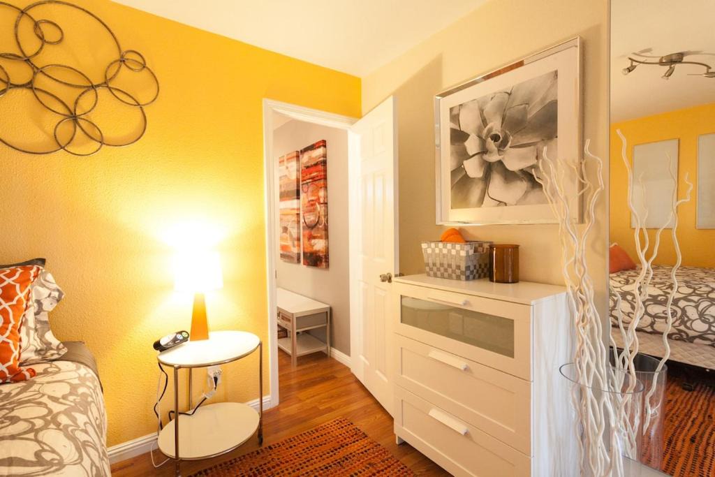 Mission Beach Apartment | Mango Tango - A Block to the Water!