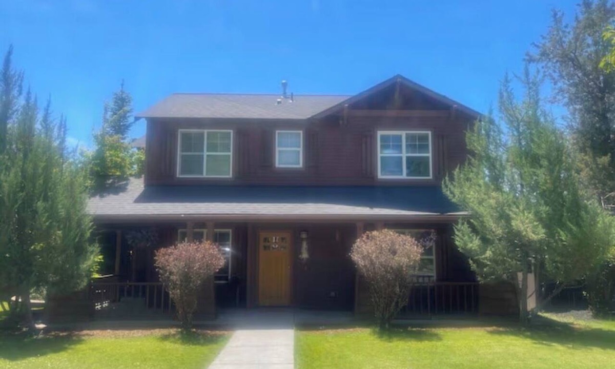 Old Farm District House | Marvelous 4-bedroom house in Bend perfect for your getaway