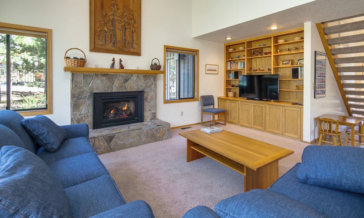 Deer Park House | Maury Mountain 36 - Cozy! Hot Tub, SHARC Passes