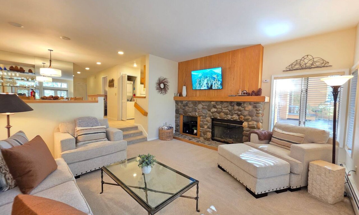 Incline Village Apartment | McCloud Condo | Community Hot Tub | Deck | BBQ