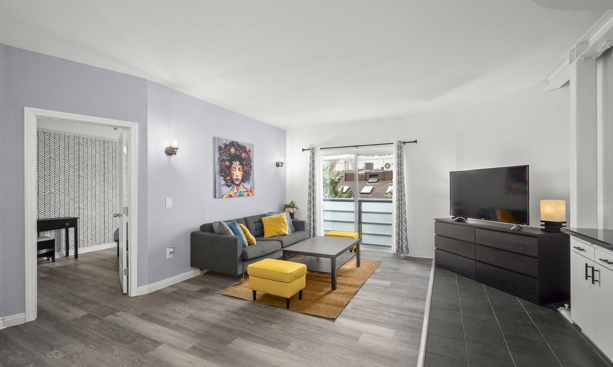 East Village Apartment | Metropolitan Haven: 1+1 Deluxe Suite Downtown SD