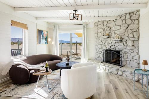 Wonder Valley House | Mid-Century Magic with Mountain Views