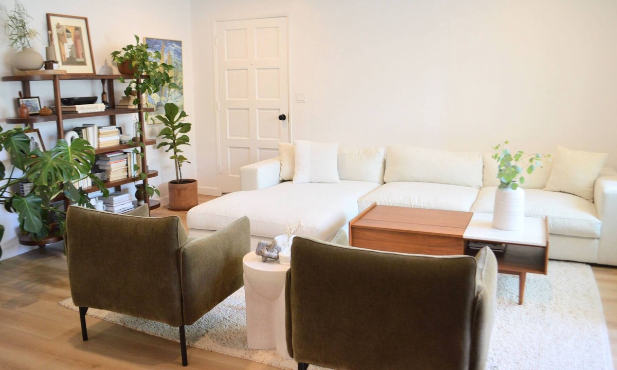 Cardiff-by-the-Sea Condo | Mid-Century Beach Lifestyle