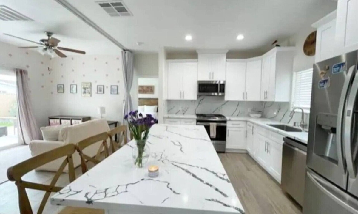 Anaheim Resort House | MidTerm Rental | 3Miles To Disney | 1.5Mile To UCI