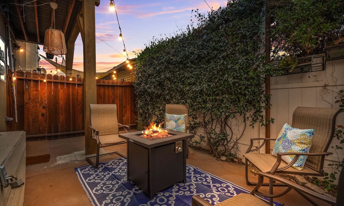Alamitos Beach Apartment | Mins to Shoreline Village - Fire pit - Arcade - Long Beach Summer Getaway!