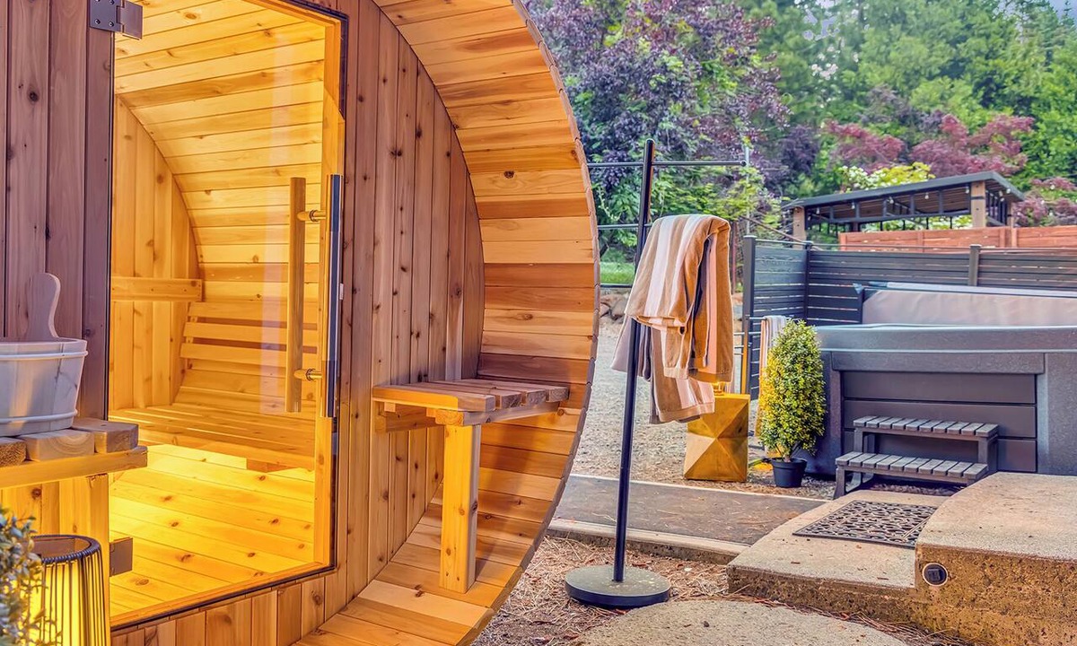 Lake Almanor Country Club Cabin | Modern A-Frame Cabin~HotTub Sauna FirePit Lake Access-Game Room-Sleeps 10