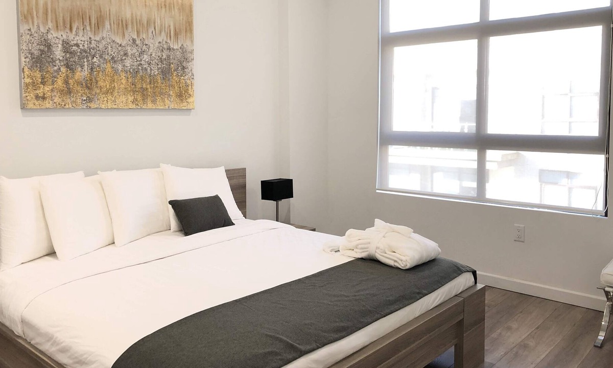 Downtown House | Modern 2 Bedroom Apartment in Glendale