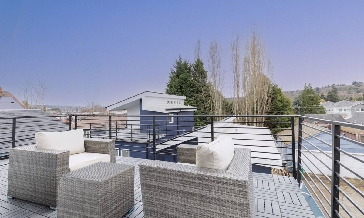 South Park House | Modern 3-bedroom townhome with AC close to Downtown Seattle