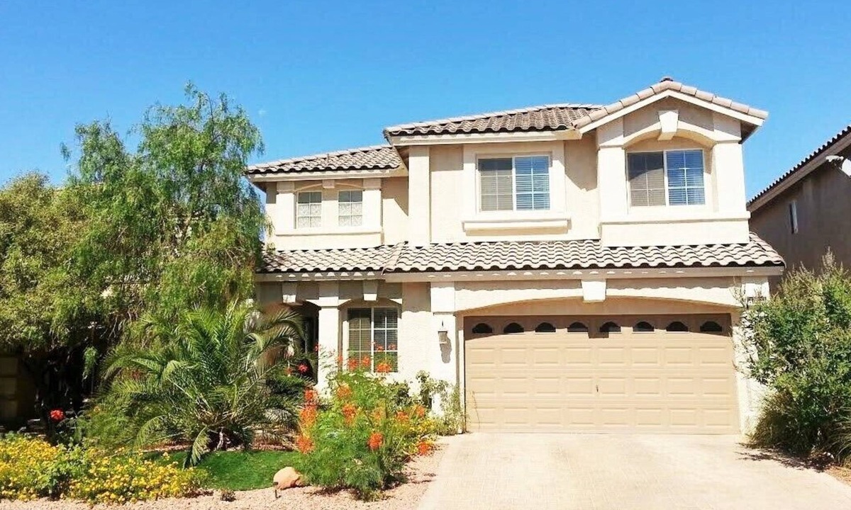 Enterprise House | Modern and cozy house minutes away from the strip in an upscale Las Vegas area