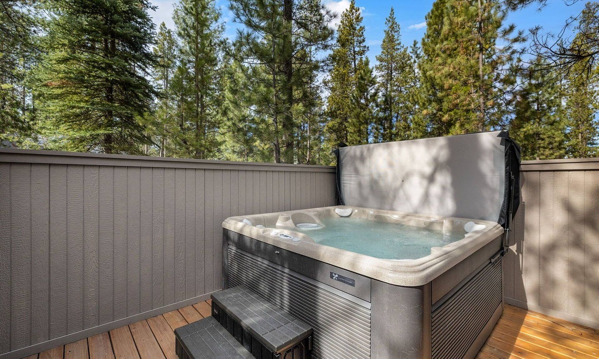 Deer Park Cabin | Modern Cabin, Hot Tub, Foosball Table, BBQ