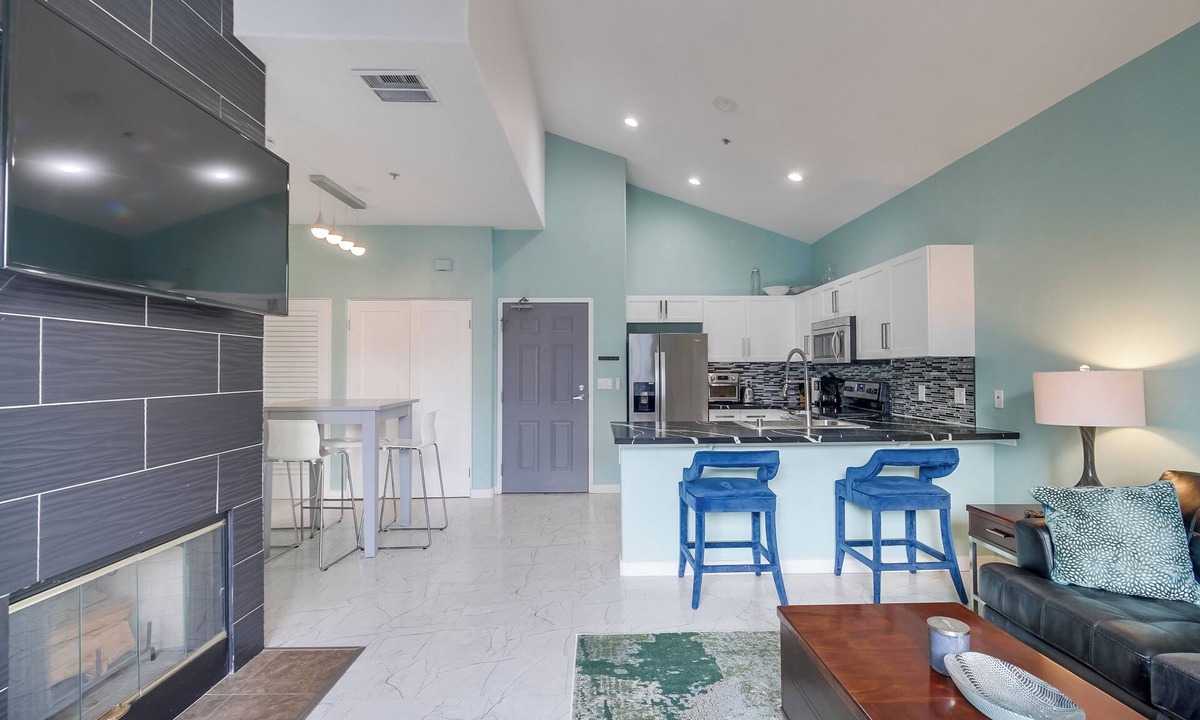Downtown San Diego Condo | Modern & Cozy 1-bedroom condo with AC in serene San Diego