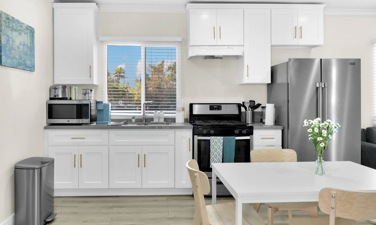 Logan Heights House | Modern Cozy Stylish Home AC W/D Parking - 3 minutes to Balboa Park