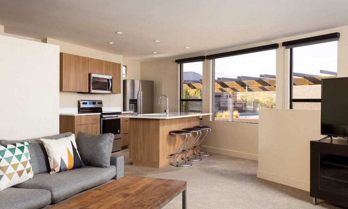 Ivins Condo | Modern Desert Dwelling W/Garage