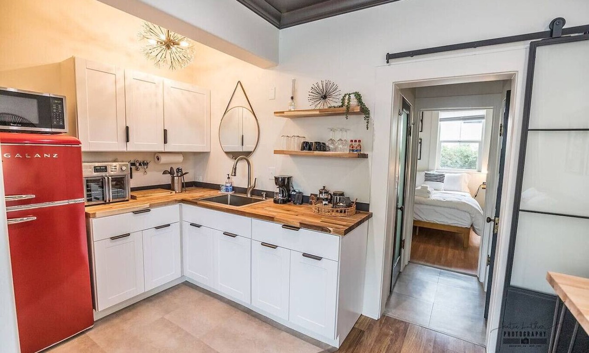 Downtown Apartment | Modern Escape Downtown Hotspot Near Hospitals