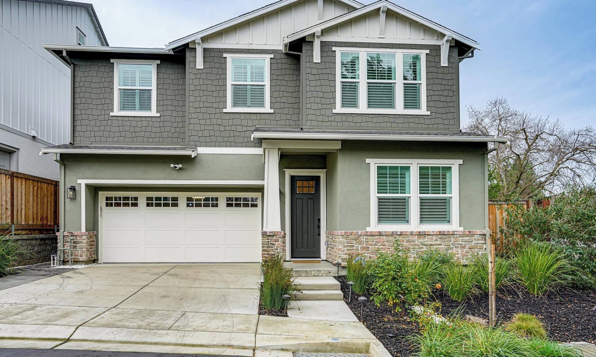 Pleasant Hill House | Modern Getaway w/Patio & Yard in Pleasant Hill!