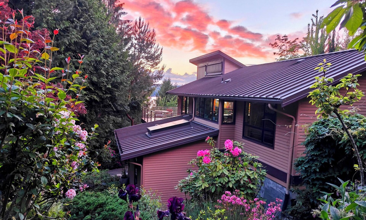 Inglewood-Finn Hill Villa | Modern Hillhouse with Lake Washington Views
