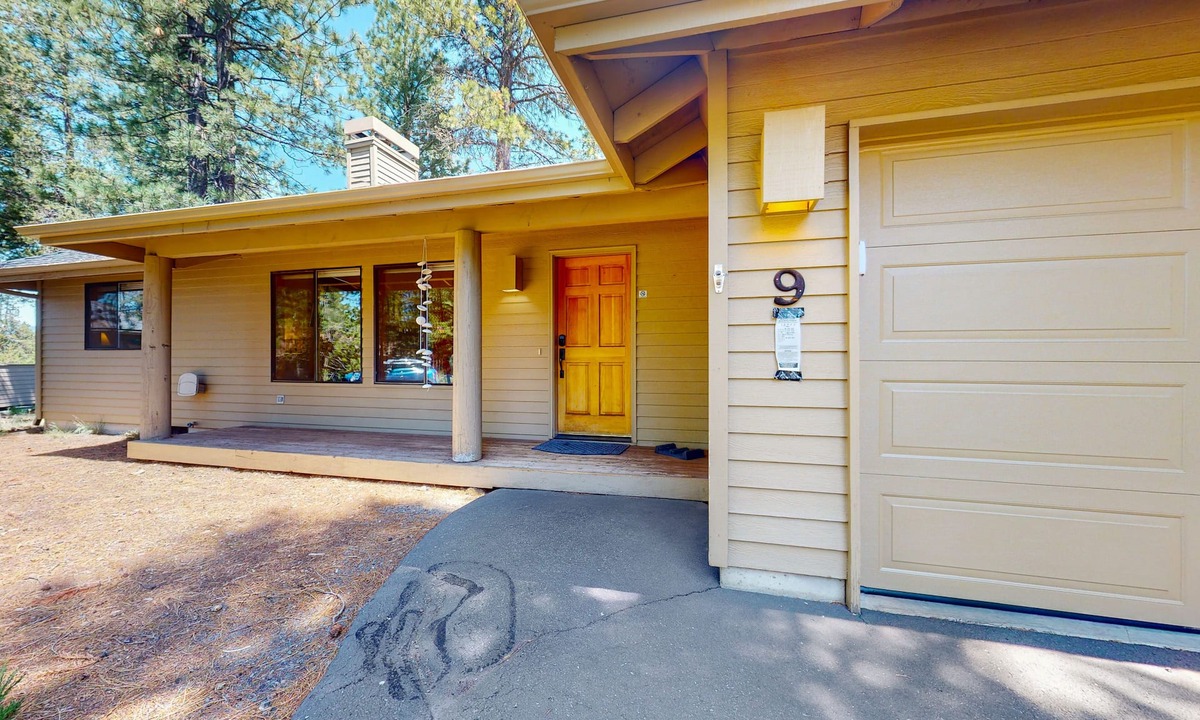 Deer Park House | Modern home with private hot tub, shared tennis court, and SHARC passes