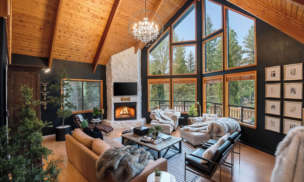 Munds Park Cabin | Modern Luxury Cabin Hot Tub Bunk Room Stunning Outdoor Living