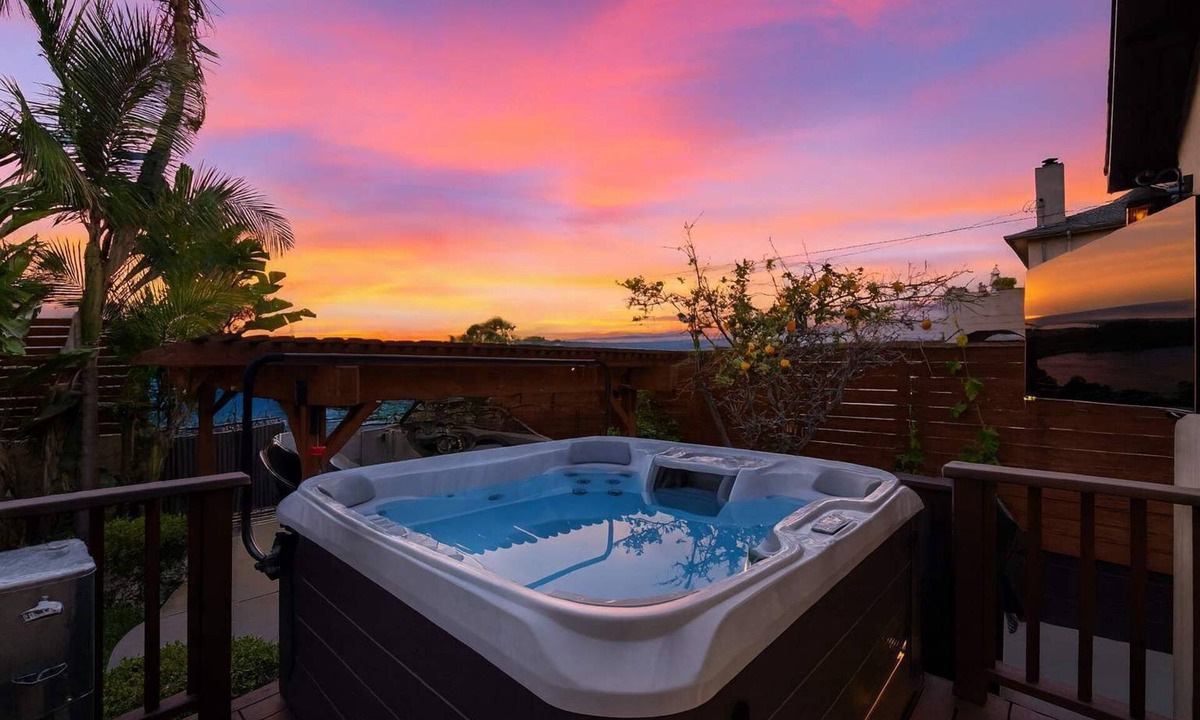 Bay Park House | Modern Luxury | Hot Tub | 4 Blocks to Mission Bay!