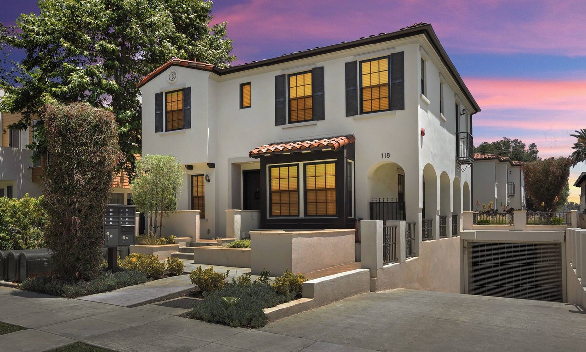 Mid Central House | Modern Luxury Pasadena Townhome Prime Location