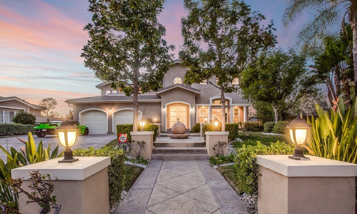 Chatsworth House | Modern Luxury Villa with private pool & spa in a gated community!