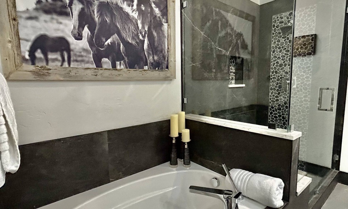 South Snyderville Basin House | Modern meets Mountain at Bear Hollow. Winter 23/24 ski season dates are open!