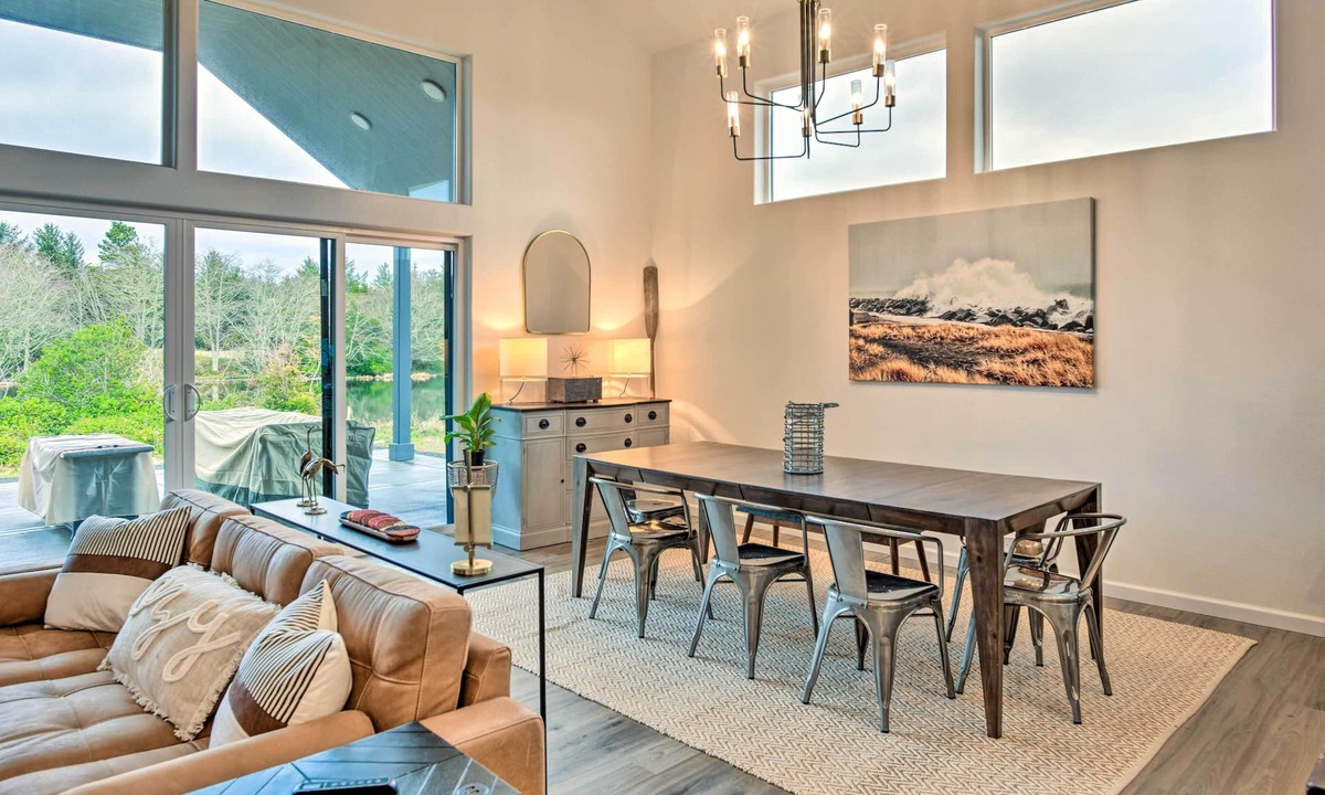 Ocean Shores Cottage | Modern Ocean Shores Getaway With Dock!