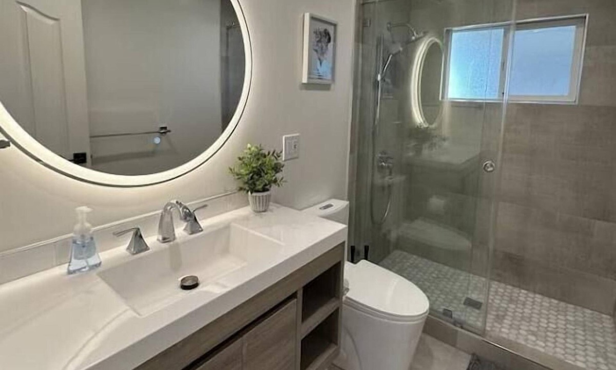 Santa Clara House | Modern, Renovated 5b/3ba near Apple, Kaiser
