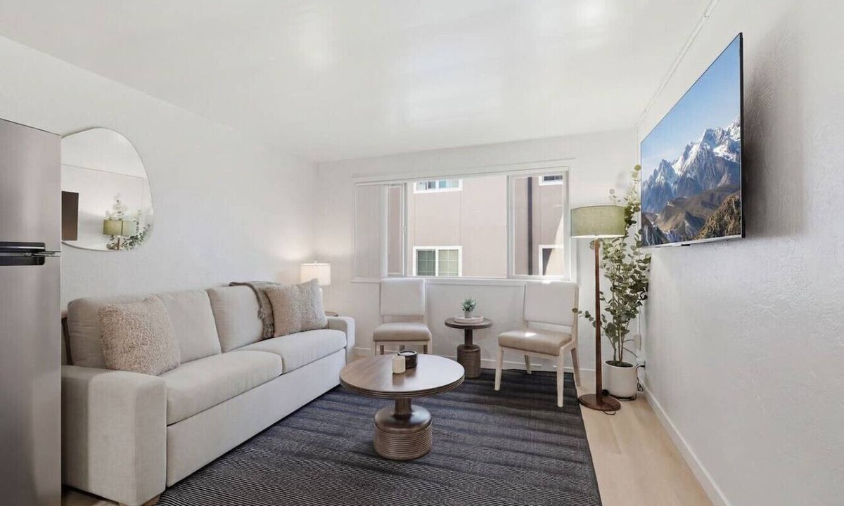 Amazon Apartment | Modern Retreat Steps from the University of Oregon