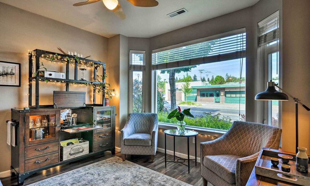 Hough Apartment | Modern Vancouver Townhome - Right on Main St!