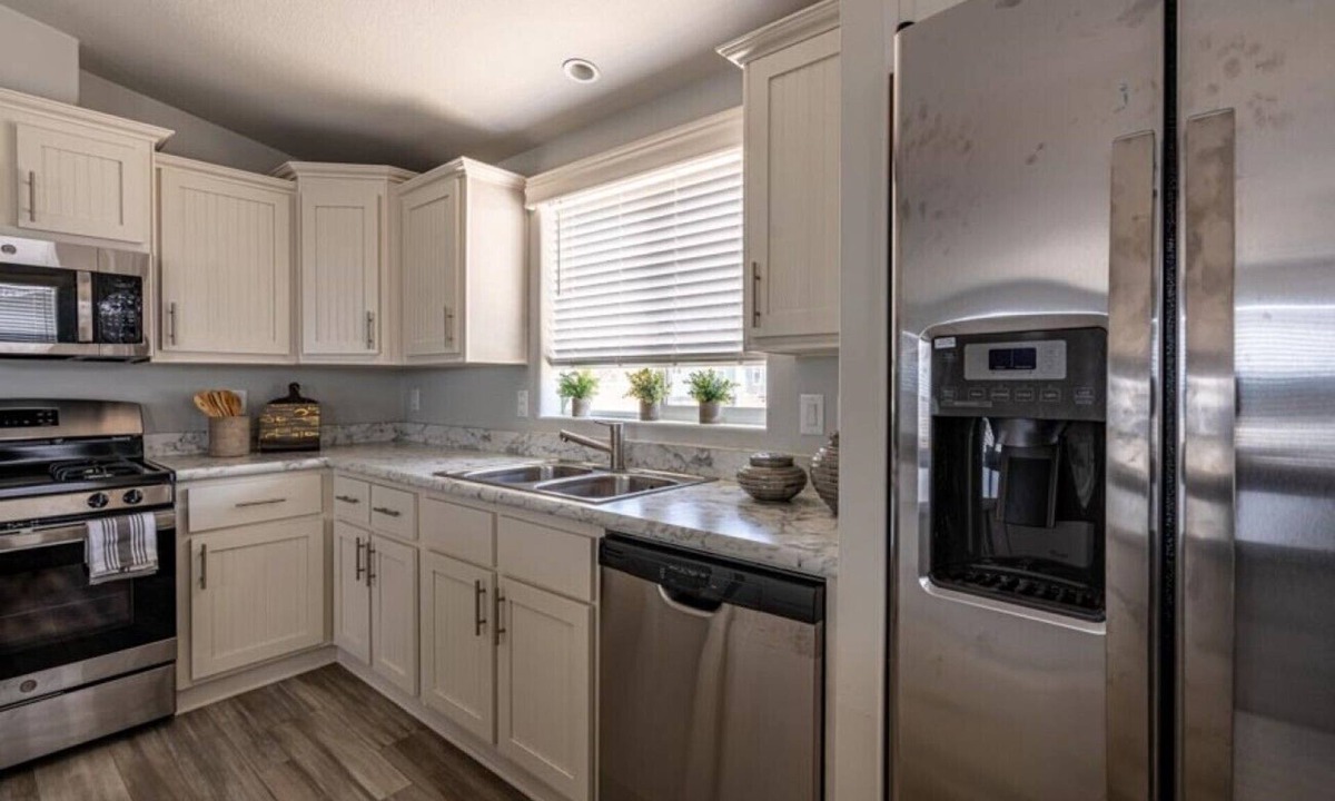 Willow Beach House | Mohave Desert Getaway