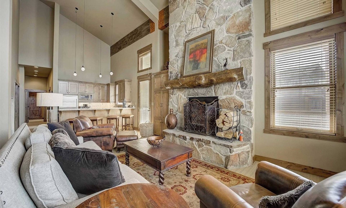 Deer Valley House | Mont Cervin #32 by Avantstay Ski In Ski Out Home in Silver Lake Village w/Hot Tub
