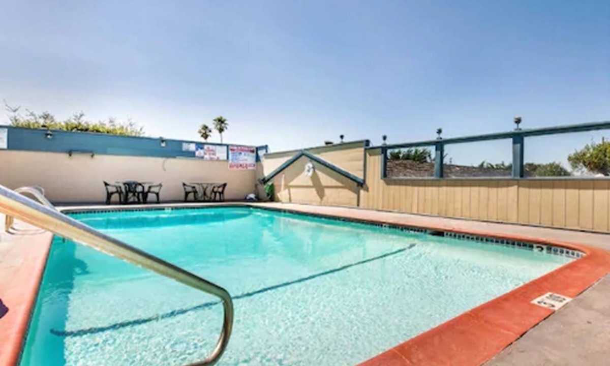 North Fremont Street Hotel | Monterey Fairgrounds Inn