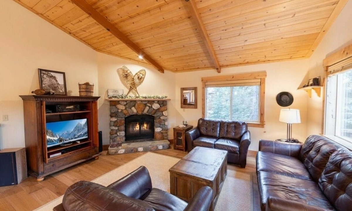 Kingswood Estates House | Monthly Lease - Noble Heights by Tahoe Getaways - 3BR Pet-Friendly in Tahoe Vista