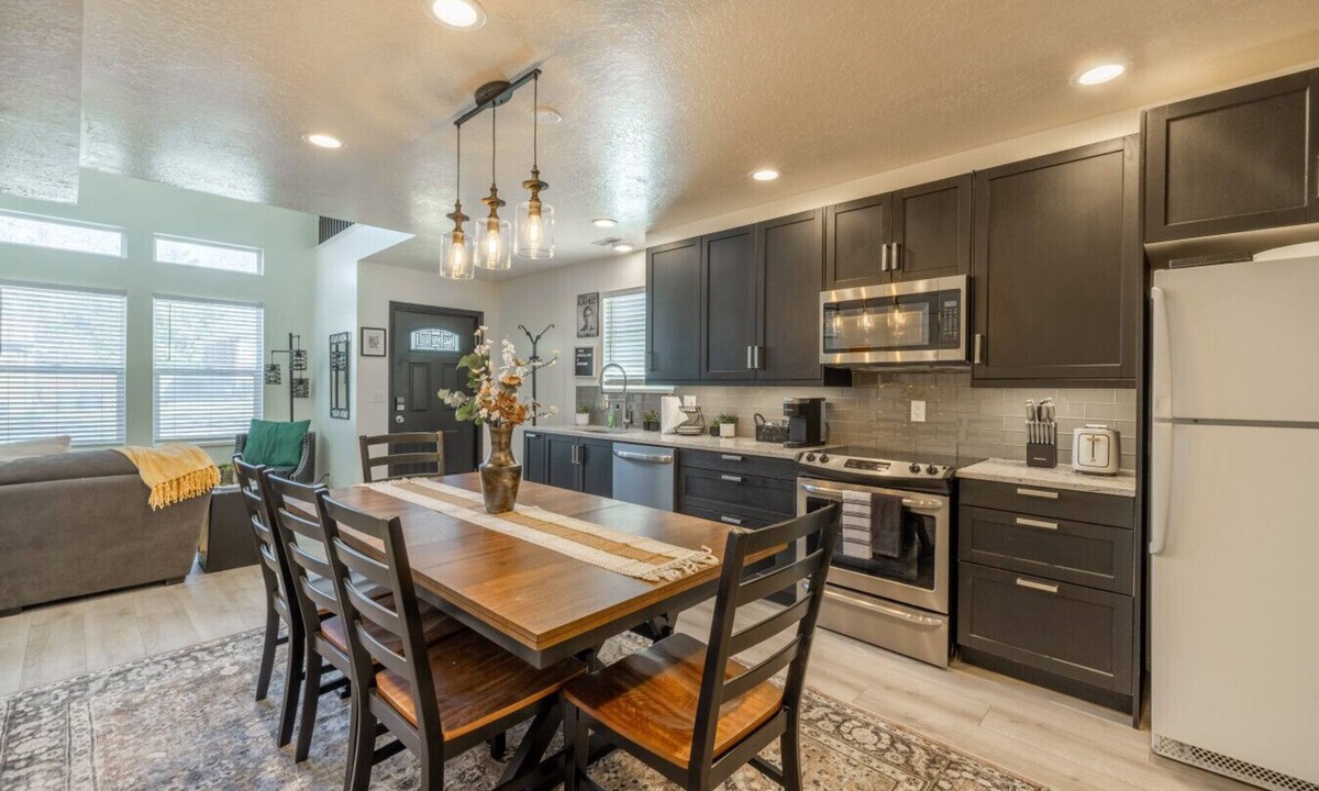 East Central House | Monthly Rental with New Kitchen, Family Friendly!