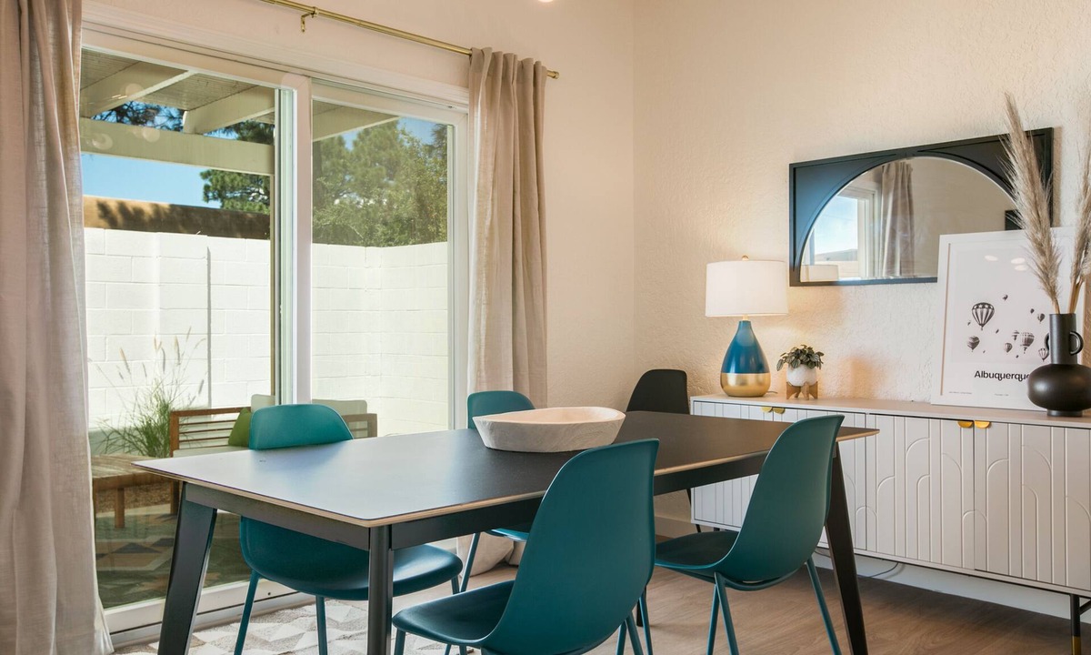 Loma Del Rey House | MOON HAVEN: Stylish 2-Bedroom Retreat with Patio