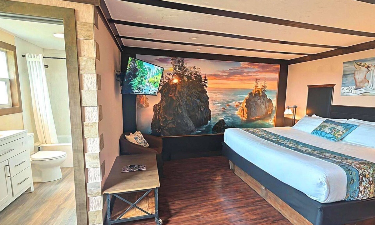 Ocean Shores Hotel | Moonlight Trail - King Studio Room at Wanderlust Inn, Pet Friendly