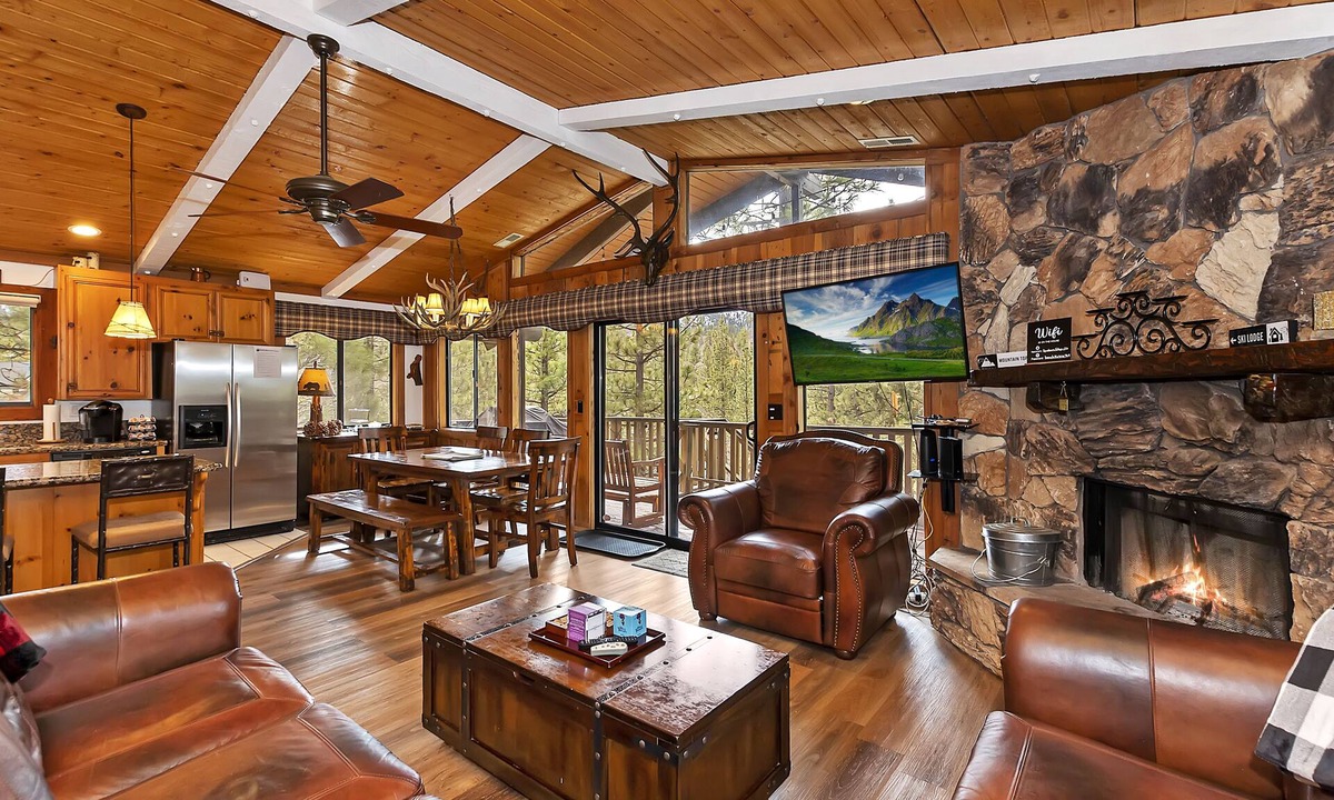 Upper Moonridge Cabin | Moonridge Cabin 4B/2B, Hot Tub, Slope View, Games!