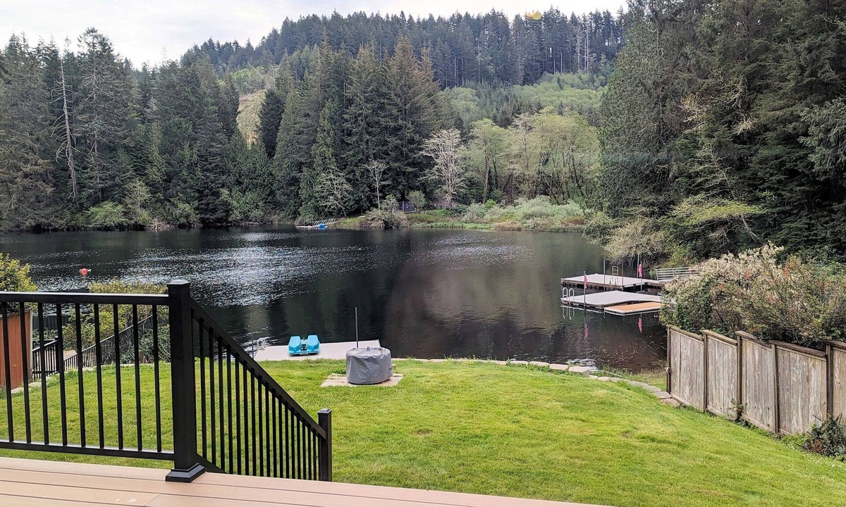 Florence House | Moonshadow Retreat on Mercer Lake