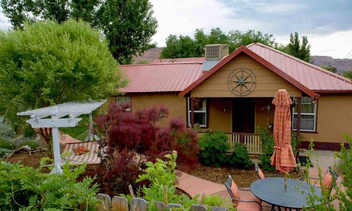 Moab Apartment | Moosewood Cottage - Hot Tub, Downtown, Dog Friendly