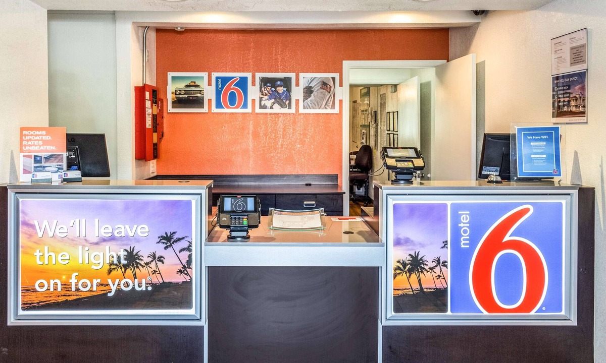 Bakersfield Hotel | Motel 6 Bakersfield, CA - East