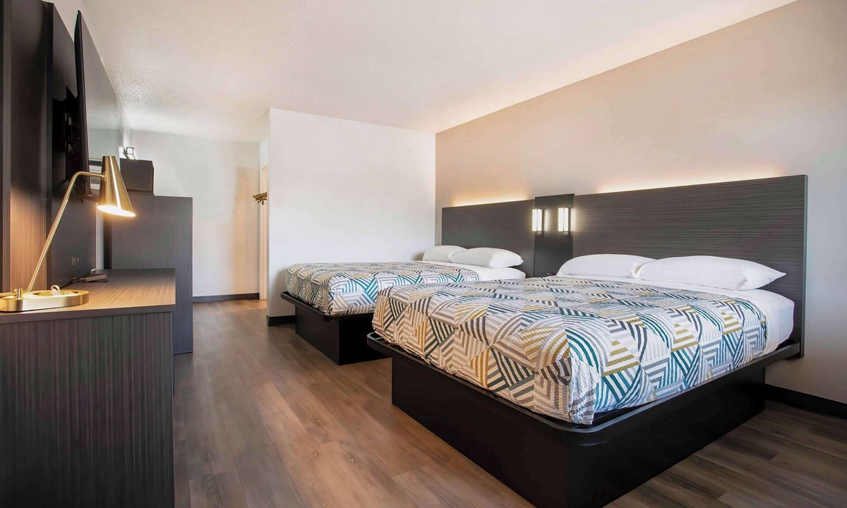 Larkspur Hotel | Motel 6 Bend, OR