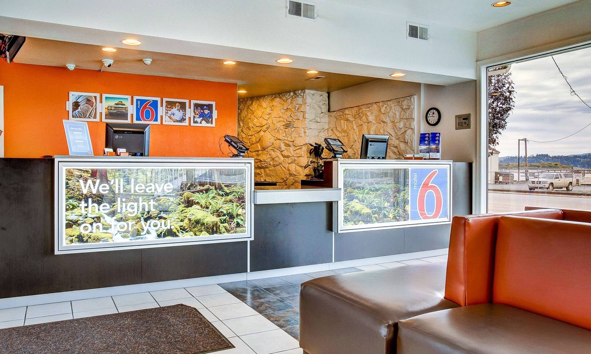 Coos Bay Hotel | Motel 6 Coos Bay, OR
