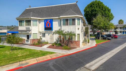El Cajon Hotel | Motel 6-El Cajon, CA - San Diego