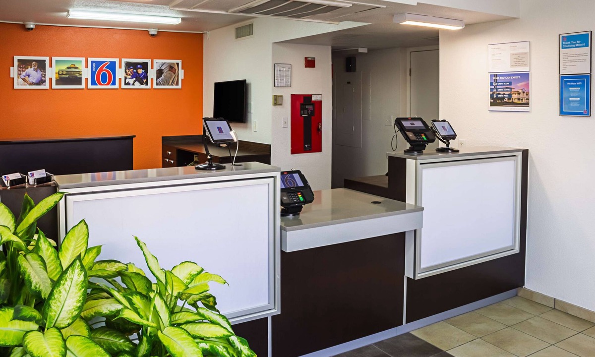 Porterville Hotel | Motel 6 Porterville, CA