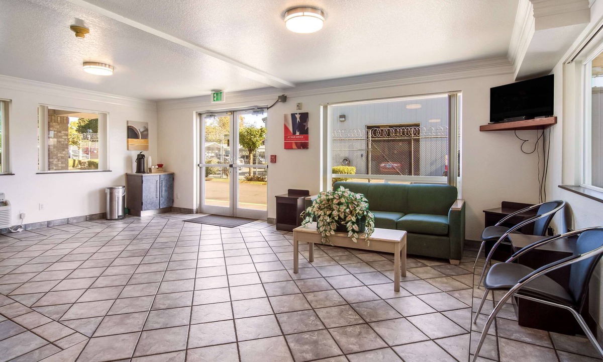 Montavilla Hotel | Motel 6 Portland, OR Mall 205