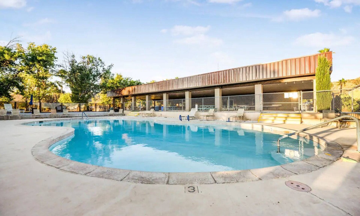 Jacumba RV Rental | Motel Room 10 Unwind in Nature: Comfortable Rooms Amidst Anza-Borrego Desert